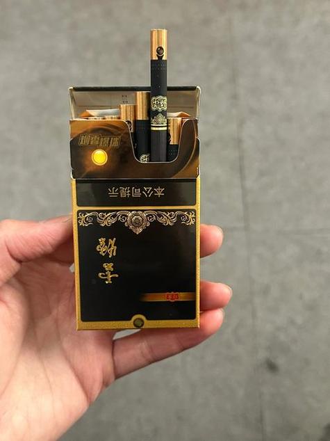 高端香烟通常指的是那些价格昂贵、品质上乘、品牌知名度高的烟草制品。这些香烟往往有以下特点